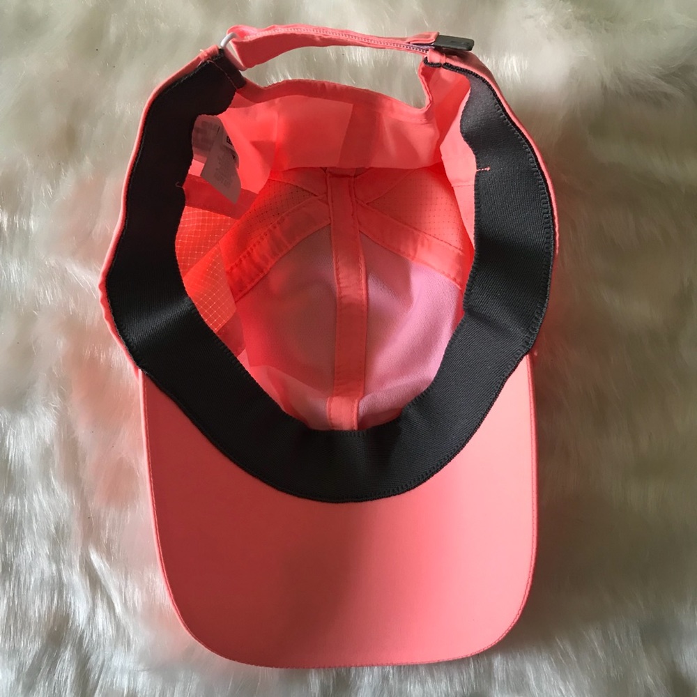 NWT Under Armour Fly-By Sweat-wicking Cap - Picture 2 of 4